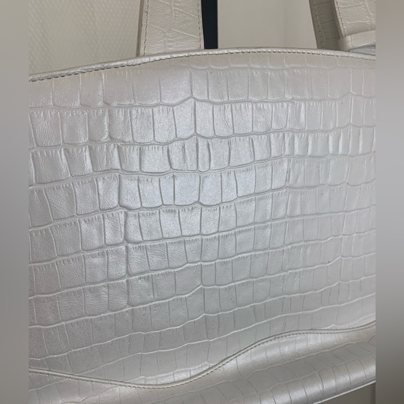 Casa Lopez in White Peral with crocodile print Top handle handbag - Picture 3 of 11